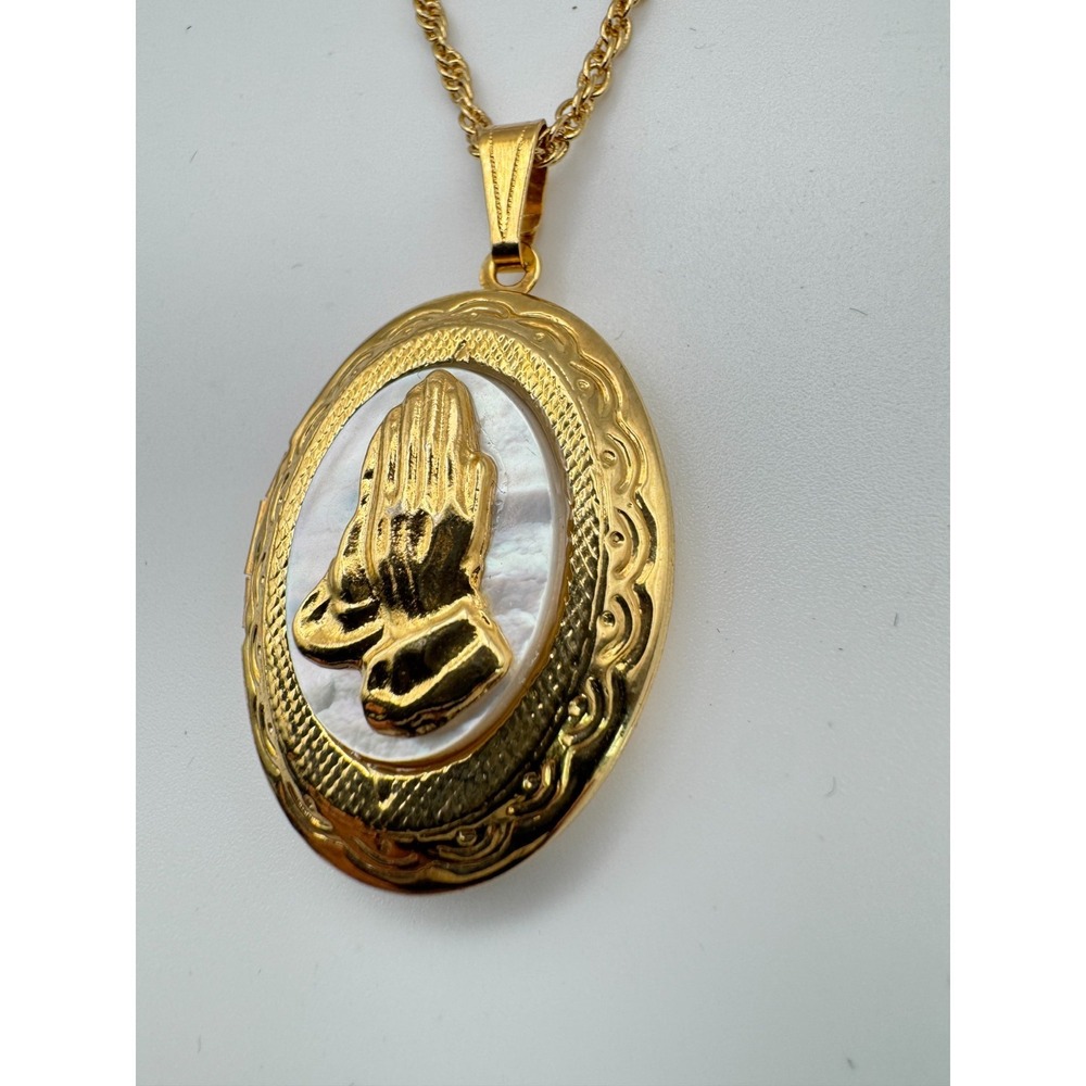 Vintage Locket Necklace Gold Tone Oval Mother of Pearl Praying Hands Religious - Picture 2 of 9